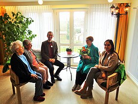 Projekt InnenStadt Seniorenstiftung Kemmeter übergibt zwei Außenbänke