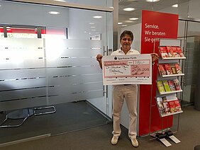 Spendenübergabe an Dr. Günther Pfann Sparkasse Fürth spendet an Dr. Günther Pfann