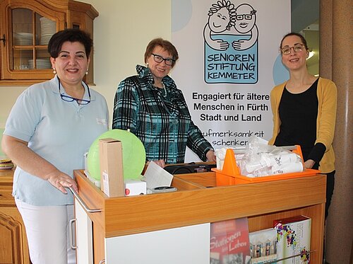 Seniorenstiftung Kemmeter unterstützt Ausstattung eines Aktivierungswagens